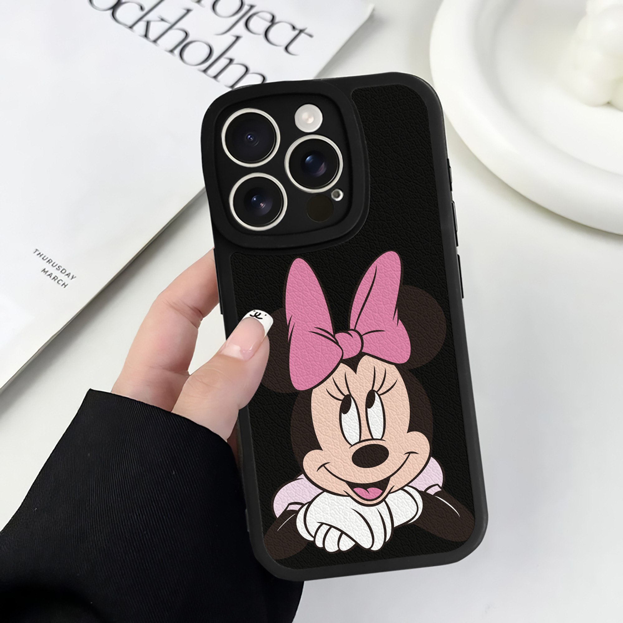 （画像用） ミッキーマウス Mickey Mouse 【iPhone 16シリーズ対応】シリコンスマホケース（レザー調） 材質：シリコン